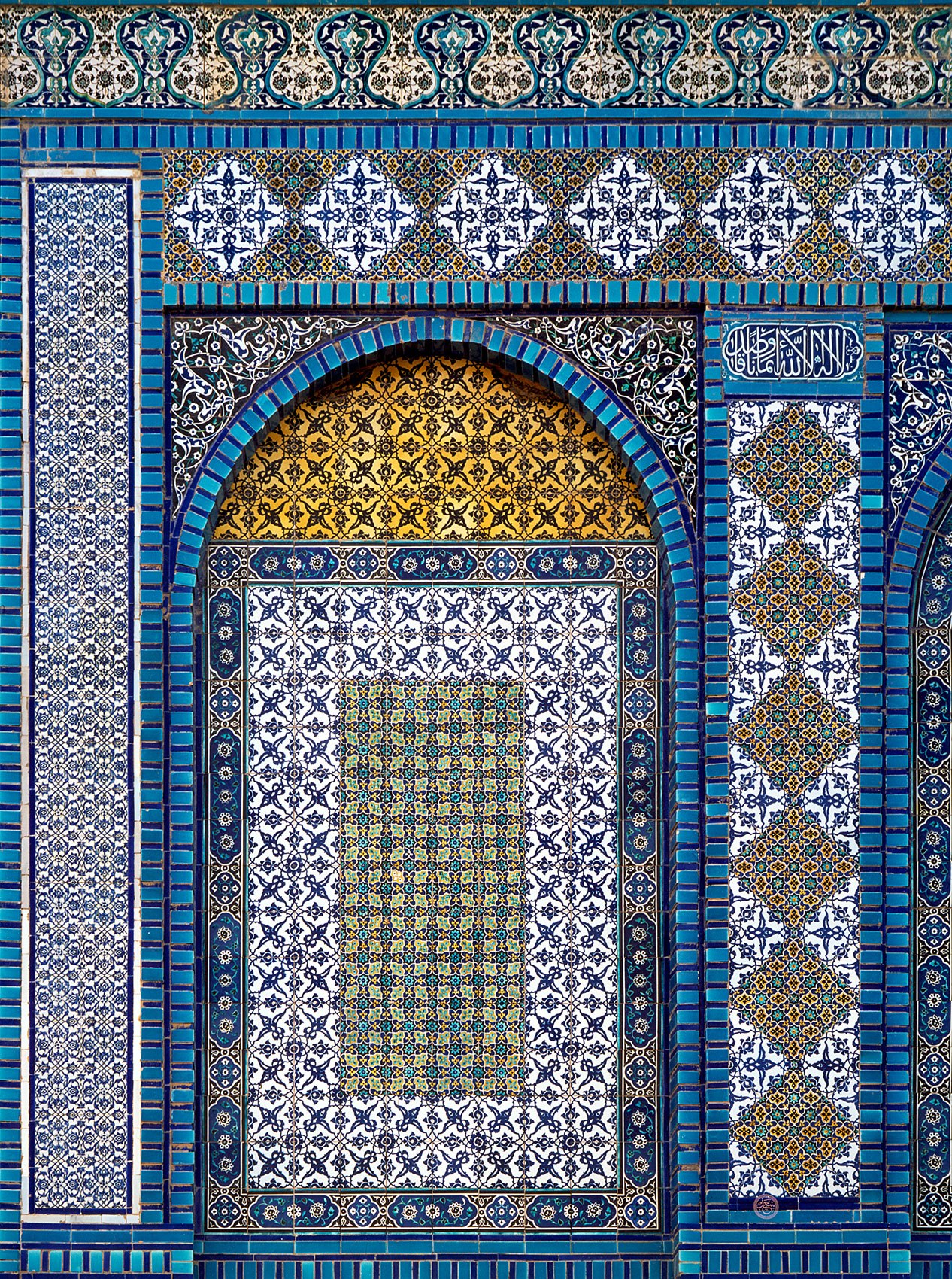 Arabic calligraphic inscriptions on glazed tiles of the Qubbat al-Sakhra / Dome of the Rock in Jerusalem, al-Quds. Palestine.