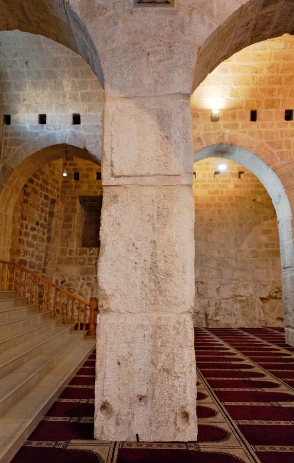 ثقوب ربط صليبية في دعامة